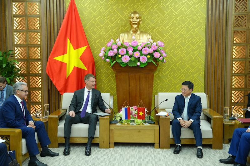 Thứ trưởng Mai Lương Khôi tiếp Giám đốc Cơ quan Thi hành án Liên bang Nga Dmitry Aristov và Đoàn công tác